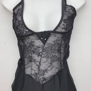 NWOT Triumph BLK Chemise, L. *P1040